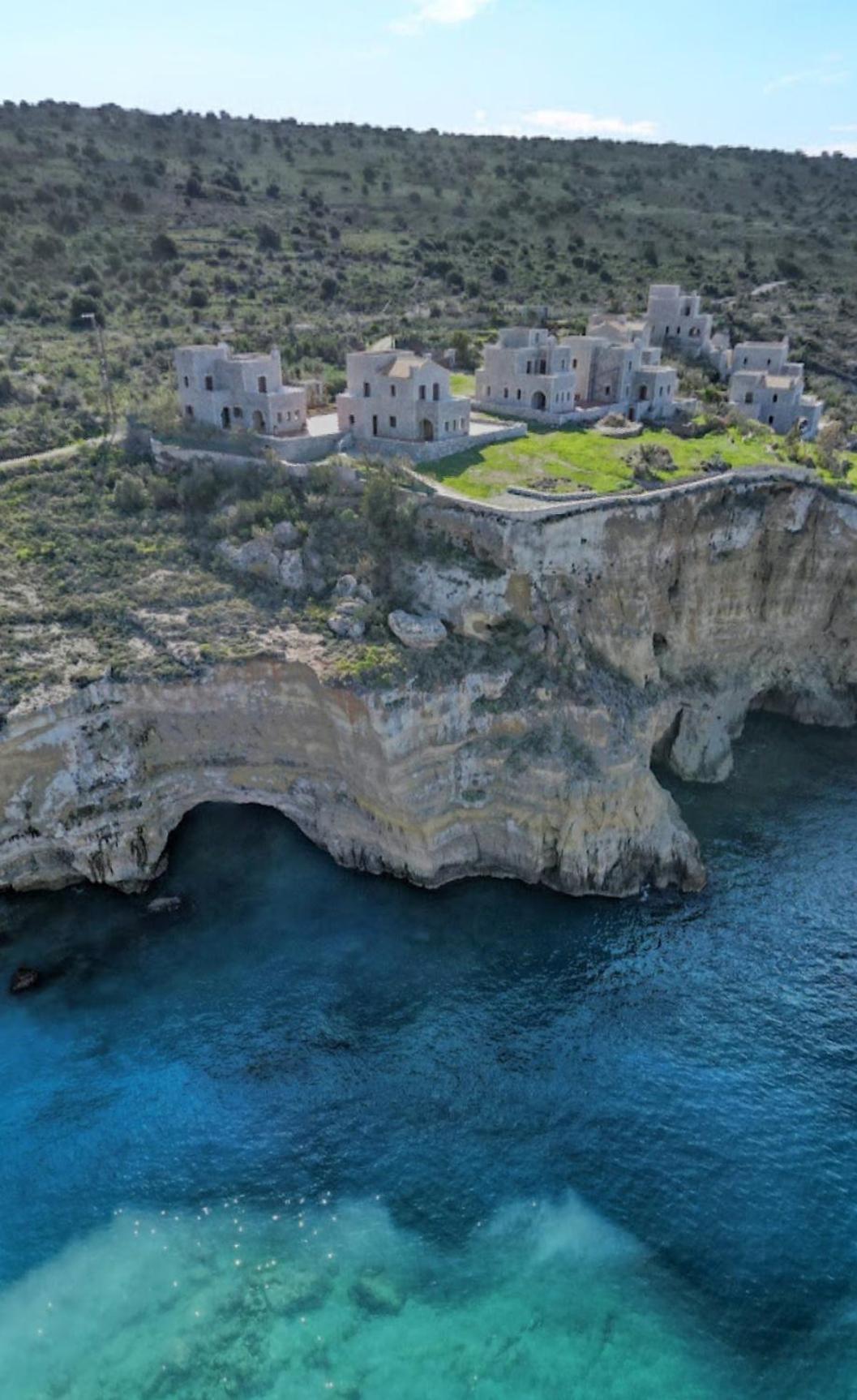 Athevillas Antonis Mína Екстериор снимка