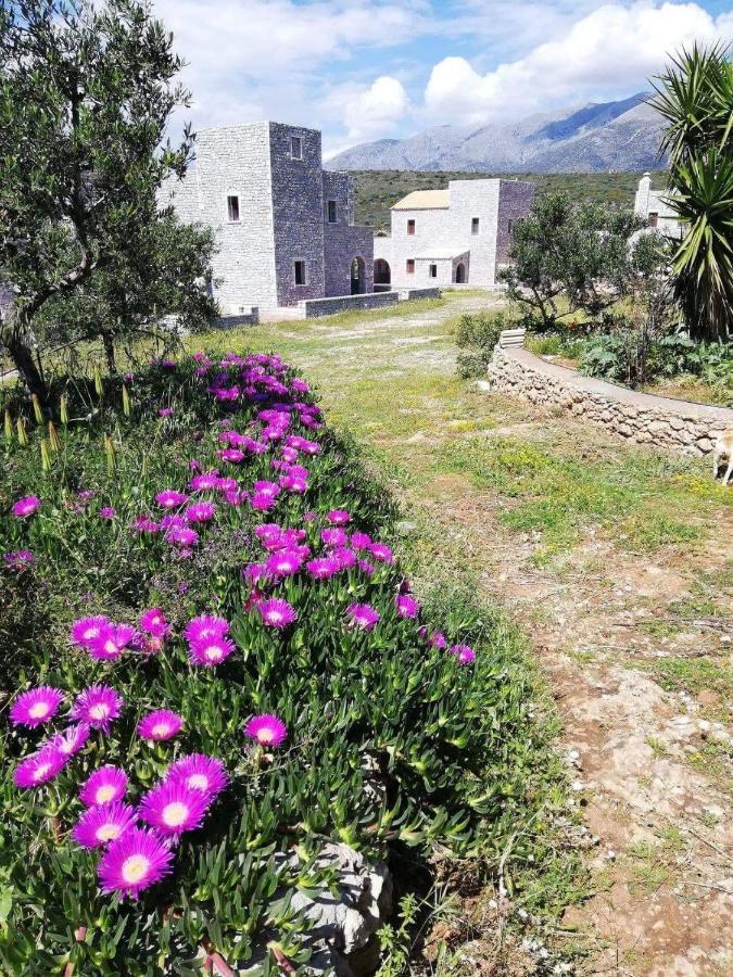 Athevillas Antonis Mína Екстериор снимка